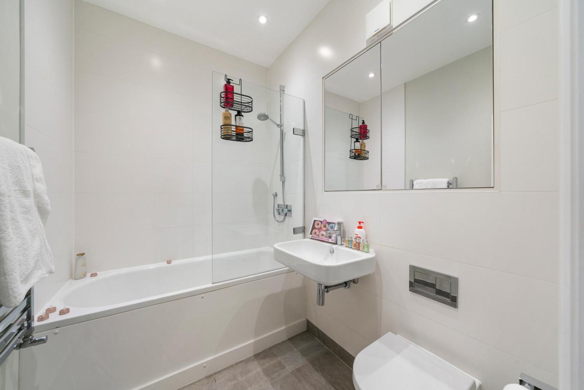 Chic 2 Bed Maisonette In Mayfair 32A Лондон Екстериор снимка