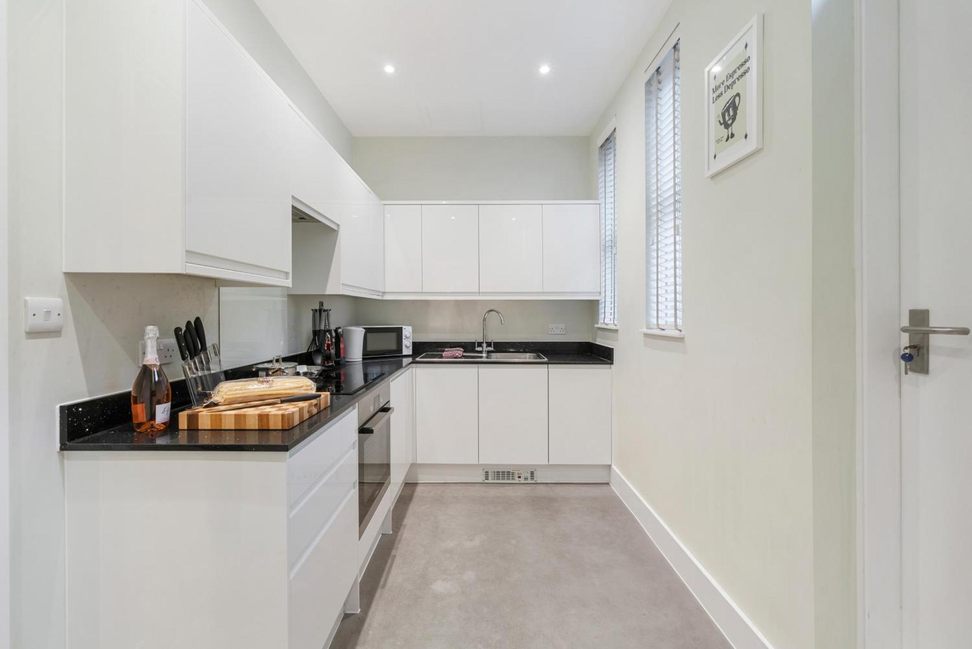 Chic 2 Bed Maisonette In Mayfair 32A Лондон Екстериор снимка