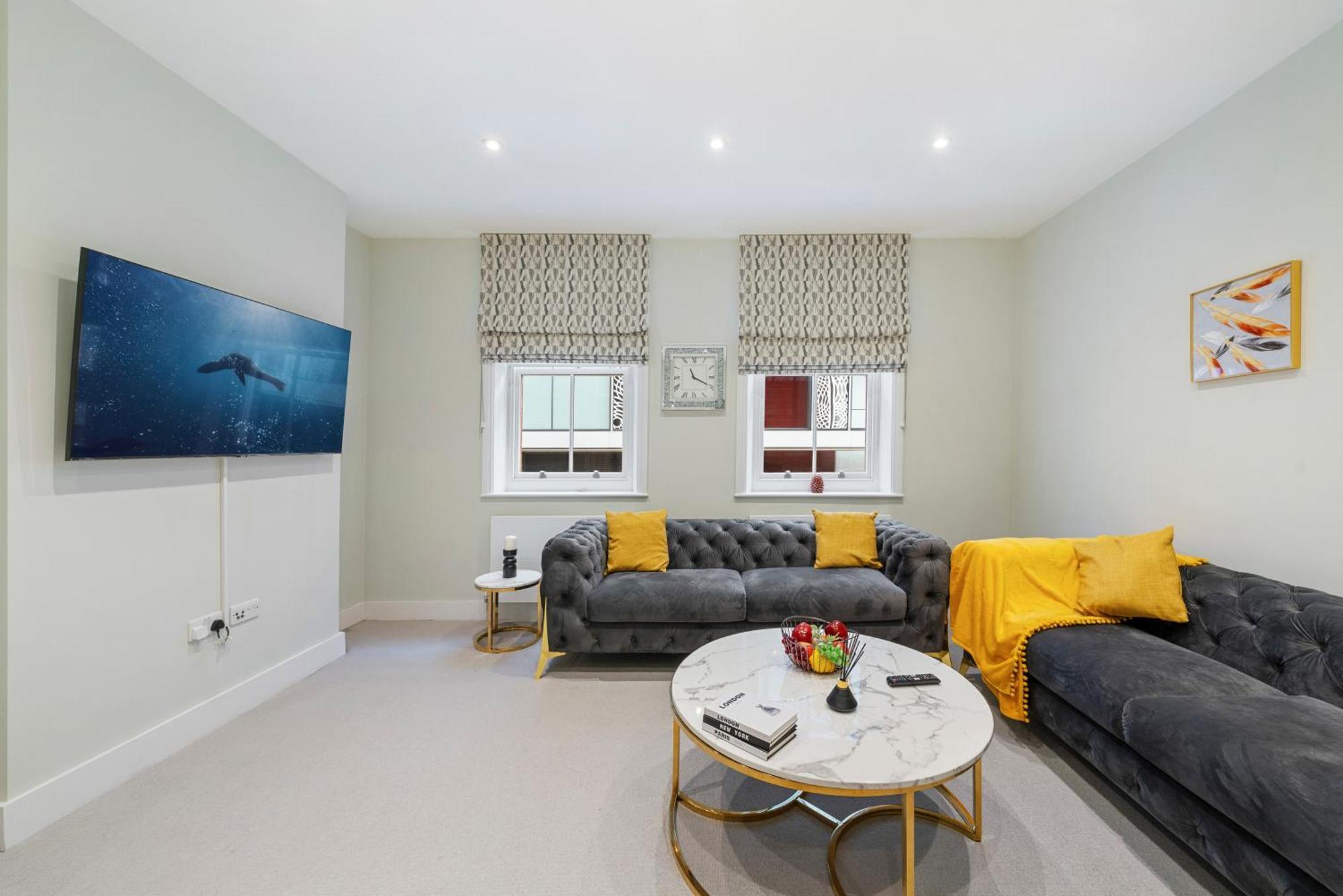 Chic 2 Bed Maisonette In Mayfair 32A Лондон Екстериор снимка