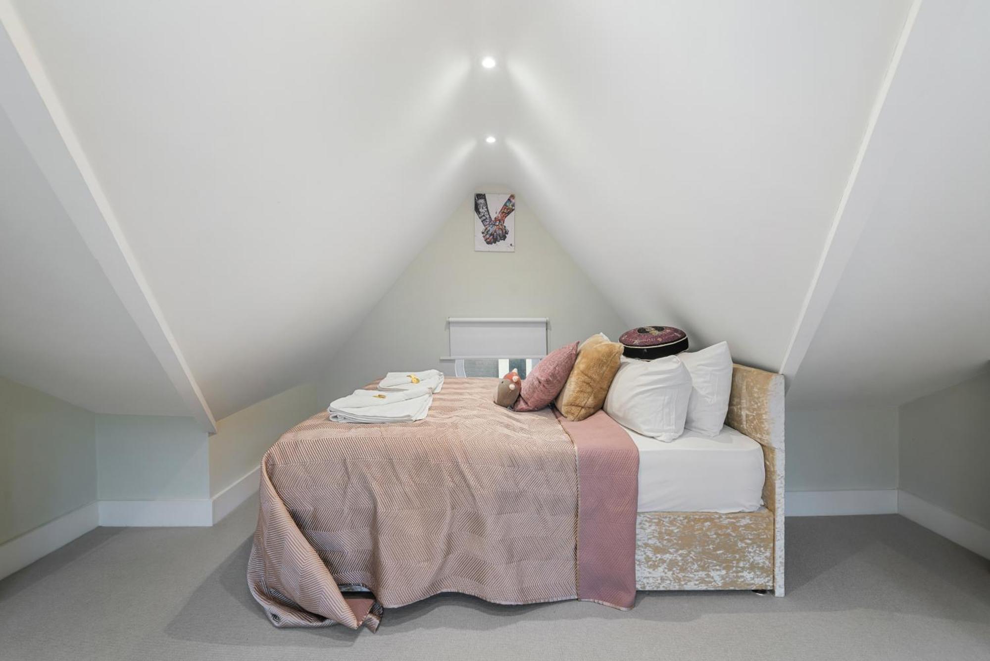 Chic 2 Bed Maisonette In Mayfair 32A Лондон Екстериор снимка